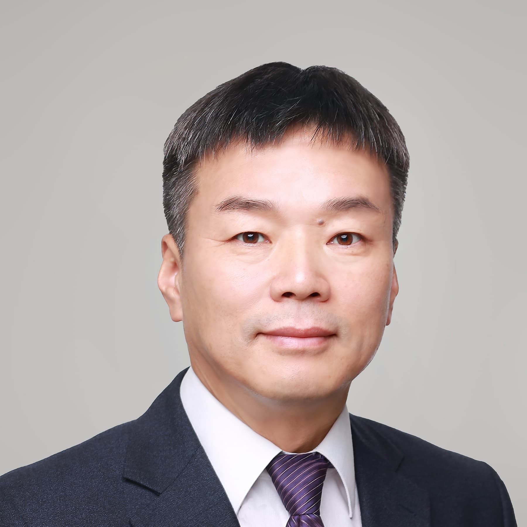 박진석